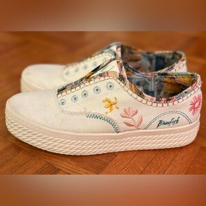 Blowfish Malibu super sweet embroidered slip on sneaker- Size 9